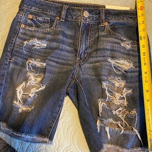 BNWT. American Eagle Denim bermuda shorts. Size 0